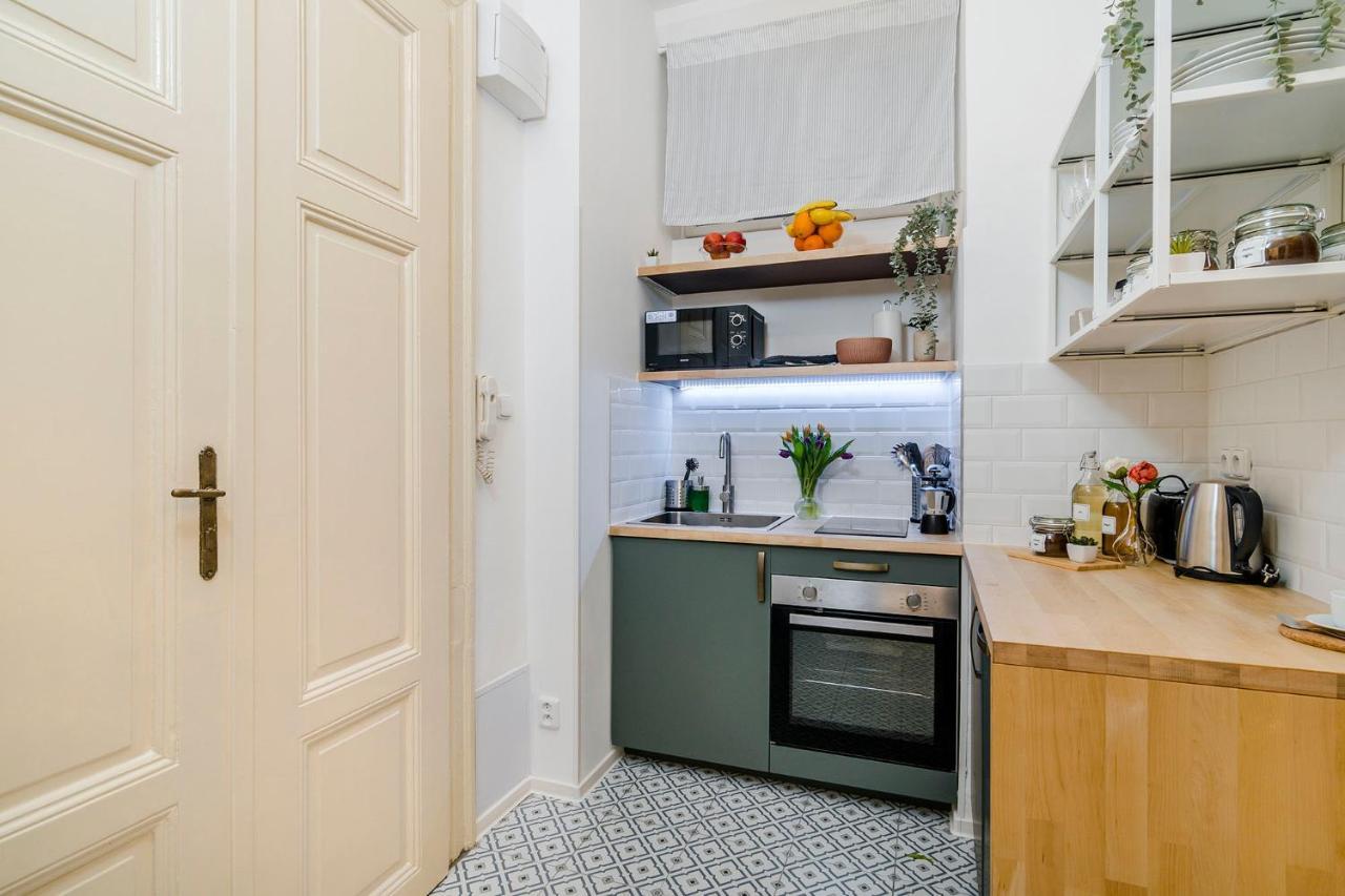Apartment Near Charles Bridge By Michal&friends Prag