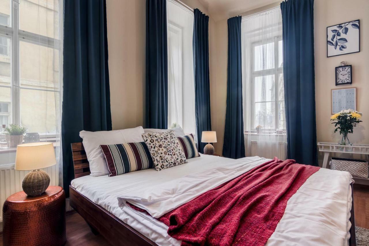 Apartment Near Charles Bridge By Michal&friends Prag