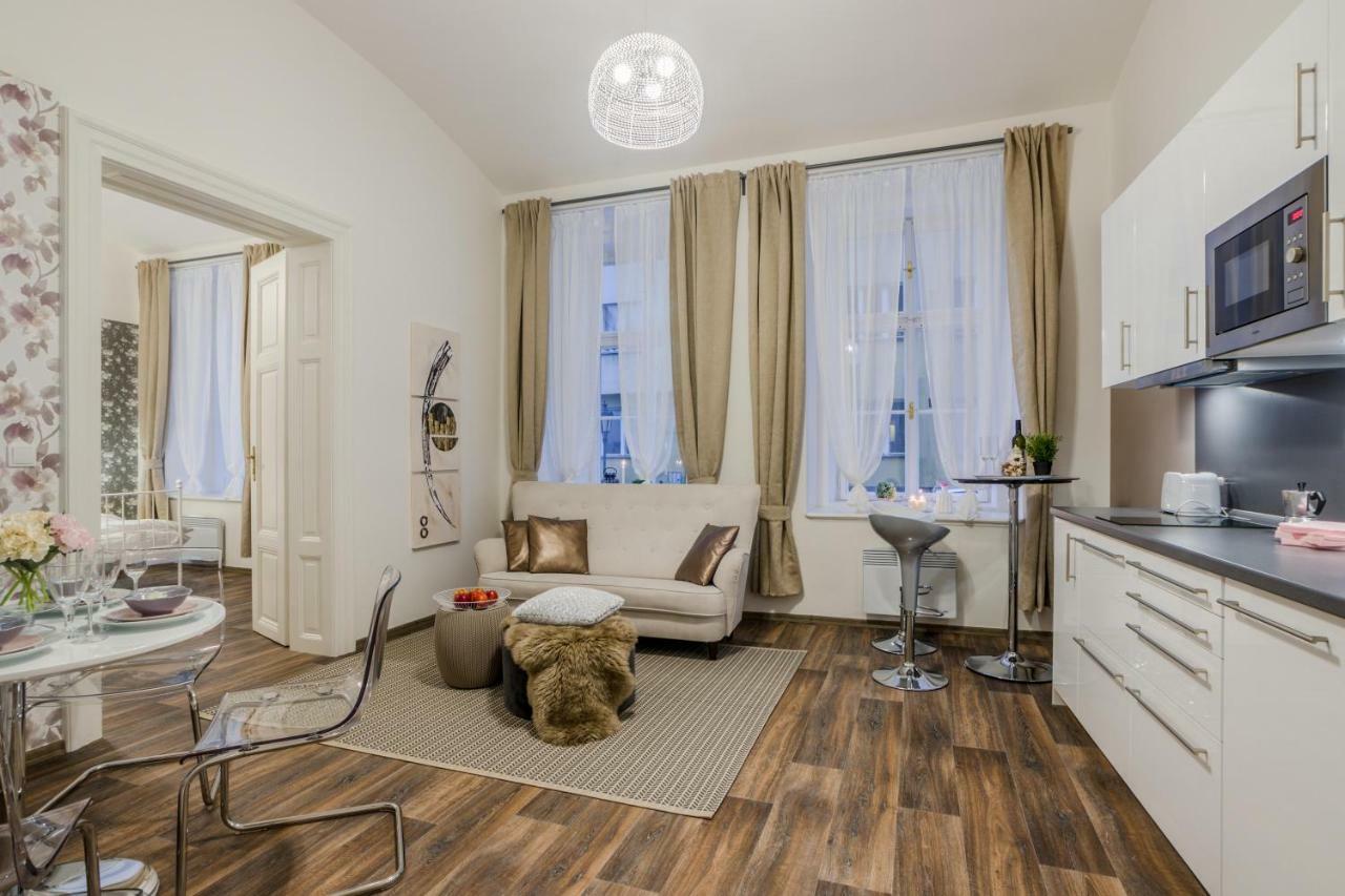 Apartment Near Charles Bridge By Michal&friends Prag